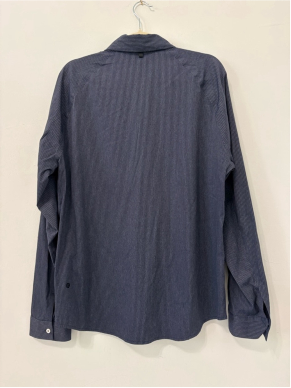 Lululemon Bonded Voyage LS Button Down Shirt Sz L Heathered Deep Navy EUC - Picture 5 of 7
